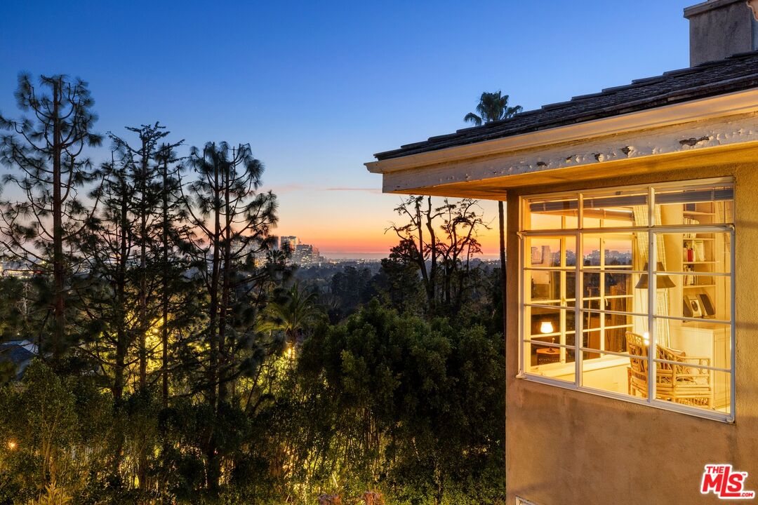 1114 Schuyler Road Beverly Hills, CA 90210 - Photo 8 of 28