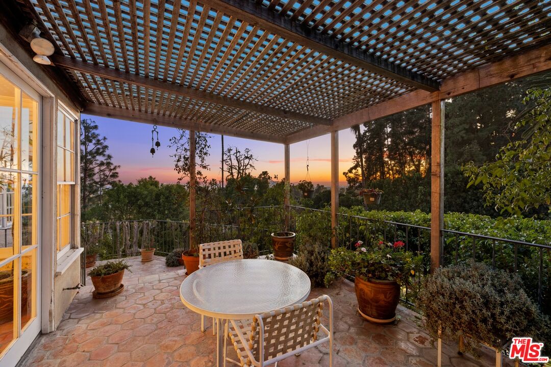 1114 Schuyler Road Beverly Hills, CA 90210 - Photo 10 of 28