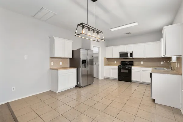 $1,995 | 2277 Green Meadows Lane, Buda, TX 78610