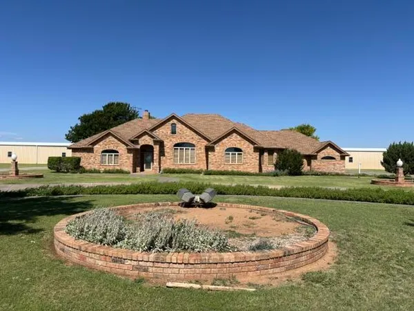 $845,000 | 1900 Interstate 27, Plainview, TX 79072