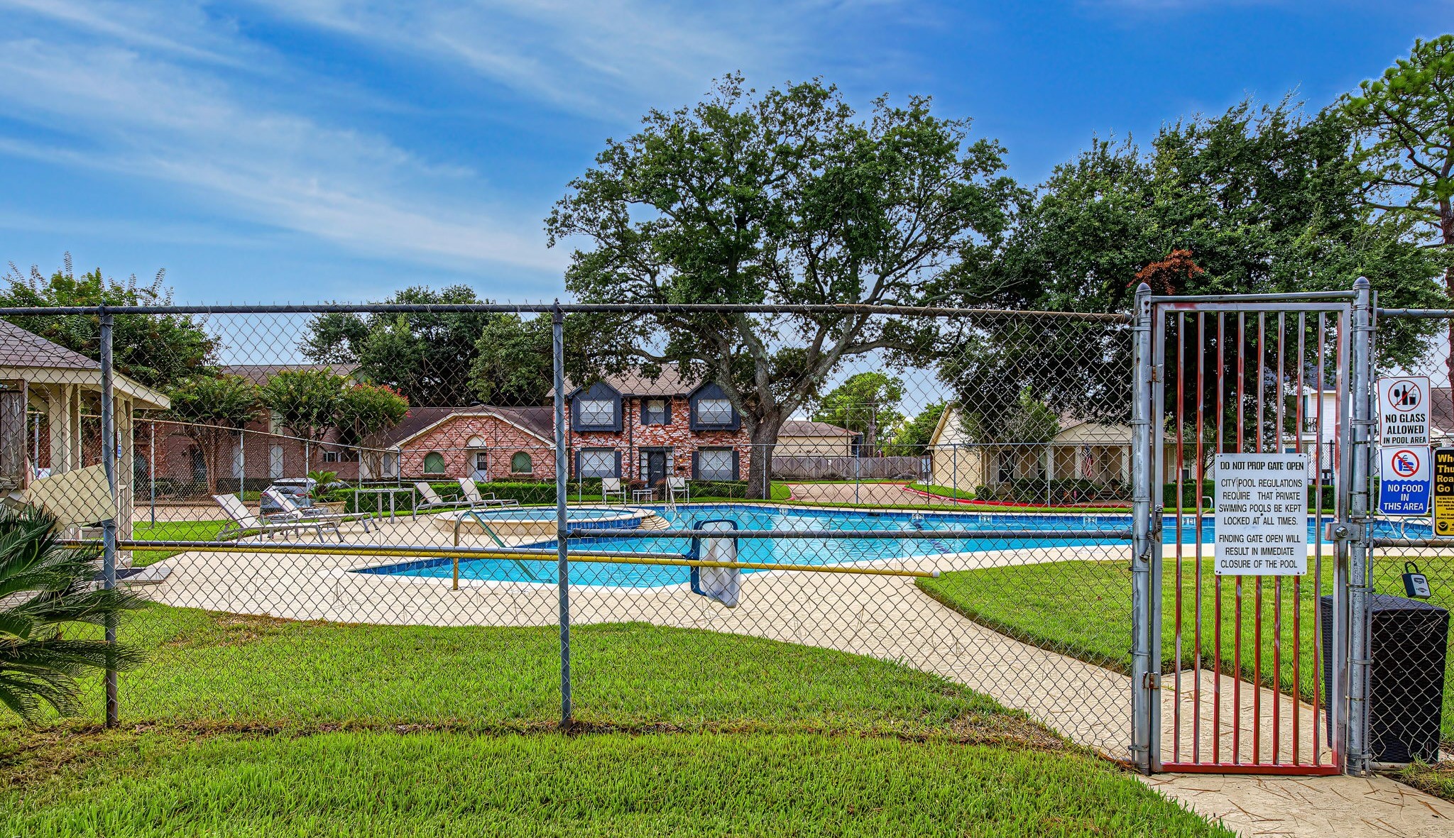 3013 Teague Road Houston, TX 77080 - Photo 35 of 37 Community pool is just a two minute walk from your back gate.