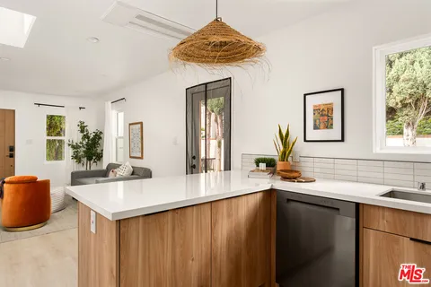 $1,499,000 | 3143 Larga Avenue, Los Angeles, CA 90039