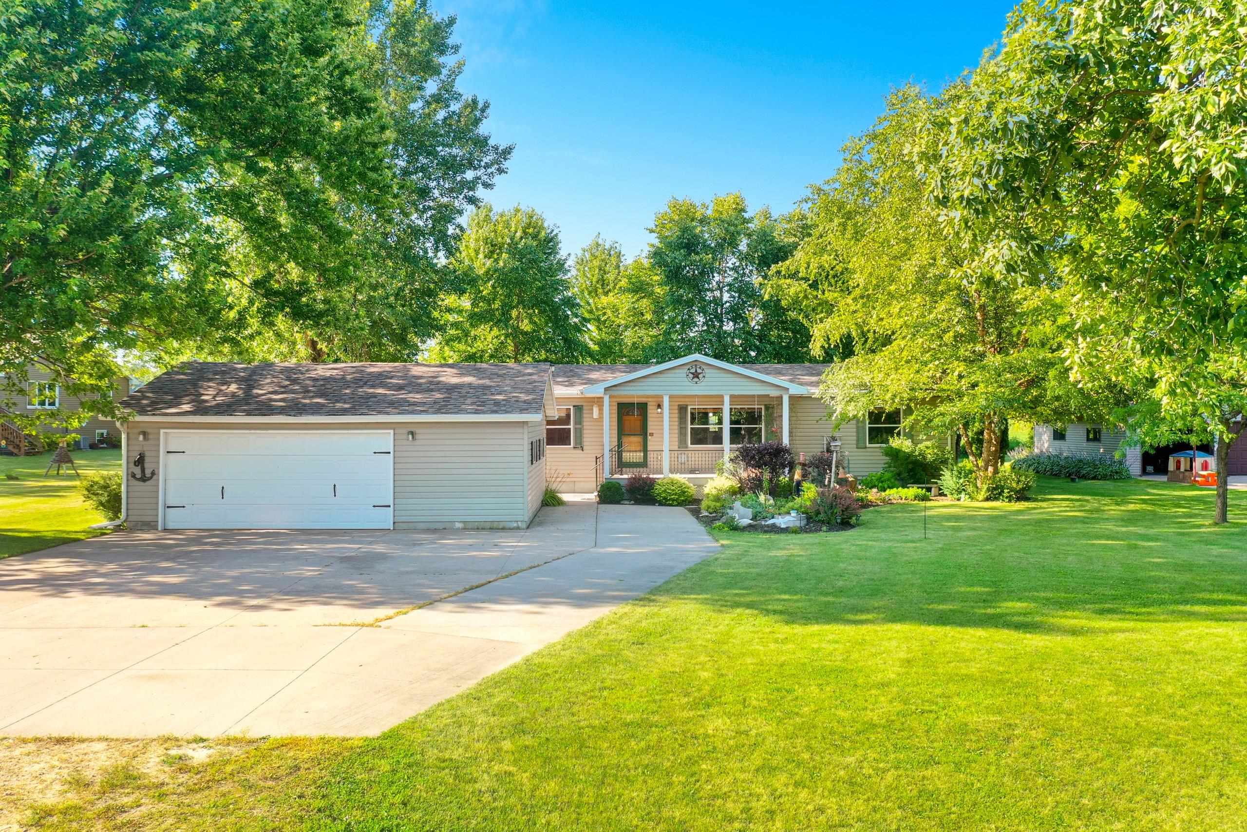 W10298 School Road Hortonville, WI 54944 - Photo 1 of 43