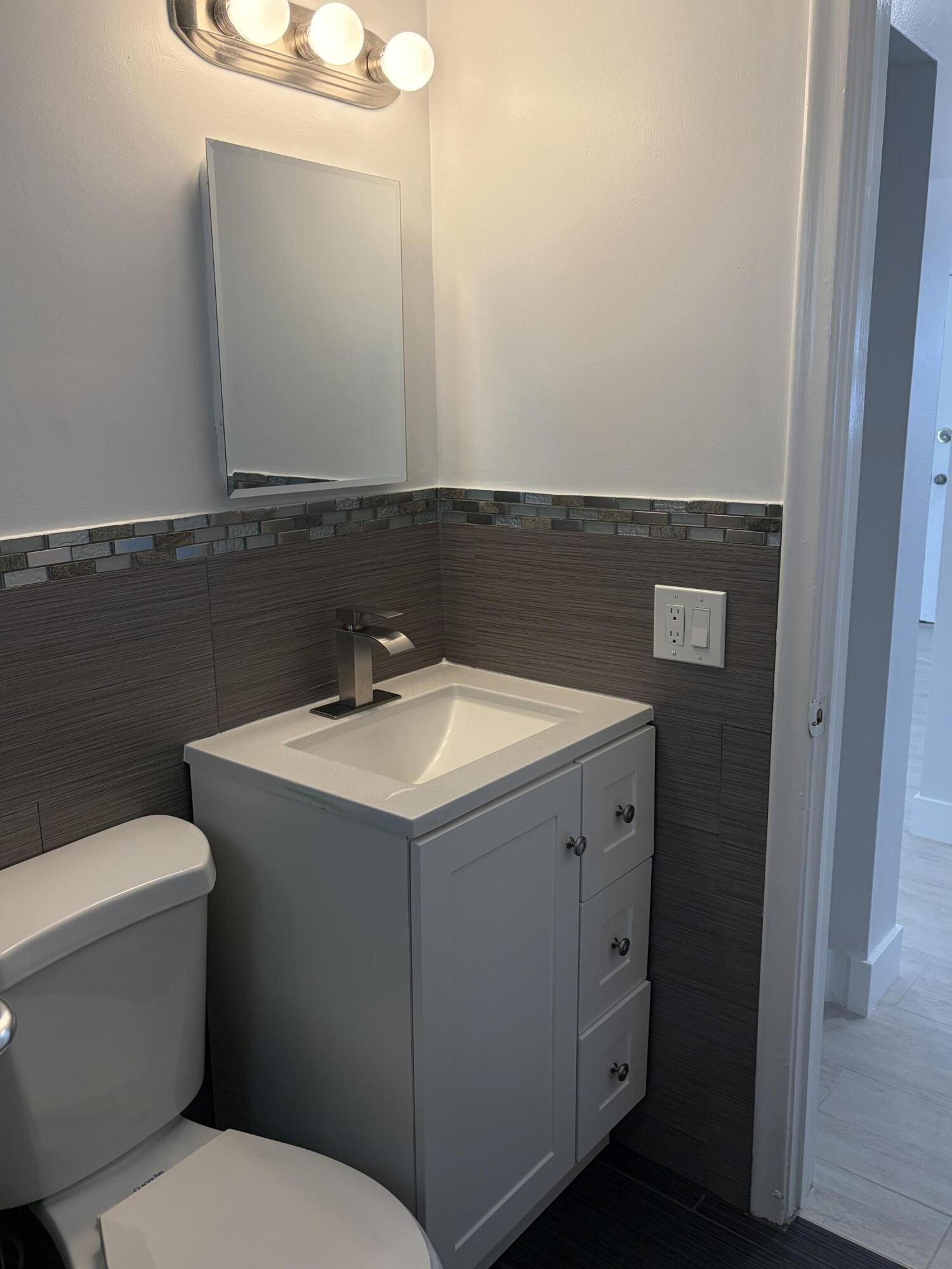 2812 Duke Lane Delray Beach, FL 33445 - Photo 14 of 21 IMG_0934