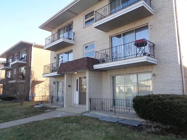 $1,650 | 6045 Marshall Avenue, Unit 3W, Chicago Ridge, IL 60415