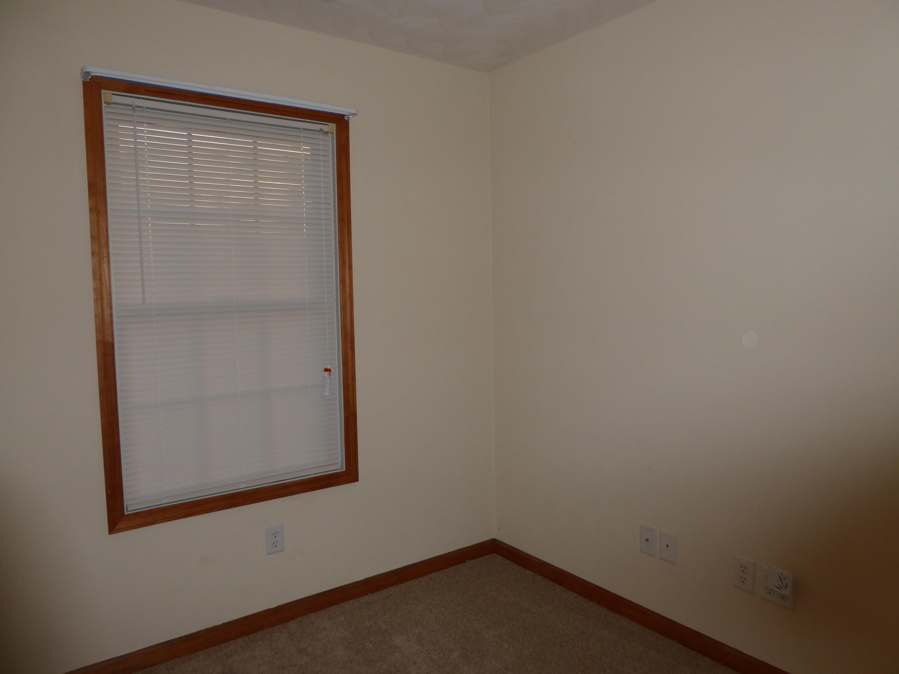3062 Saunders Road Vinton, VA 24179 - Photo 20 of 40 a small space with a window