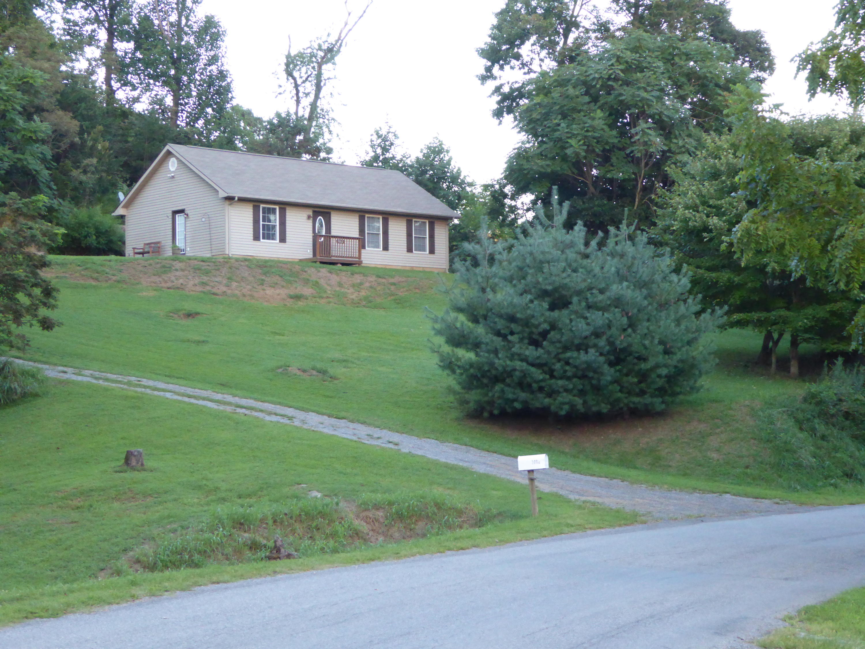 3062 Saunders Road Vinton, VA 24179 - Photo 29 of 40 a view of house with backyard and garden