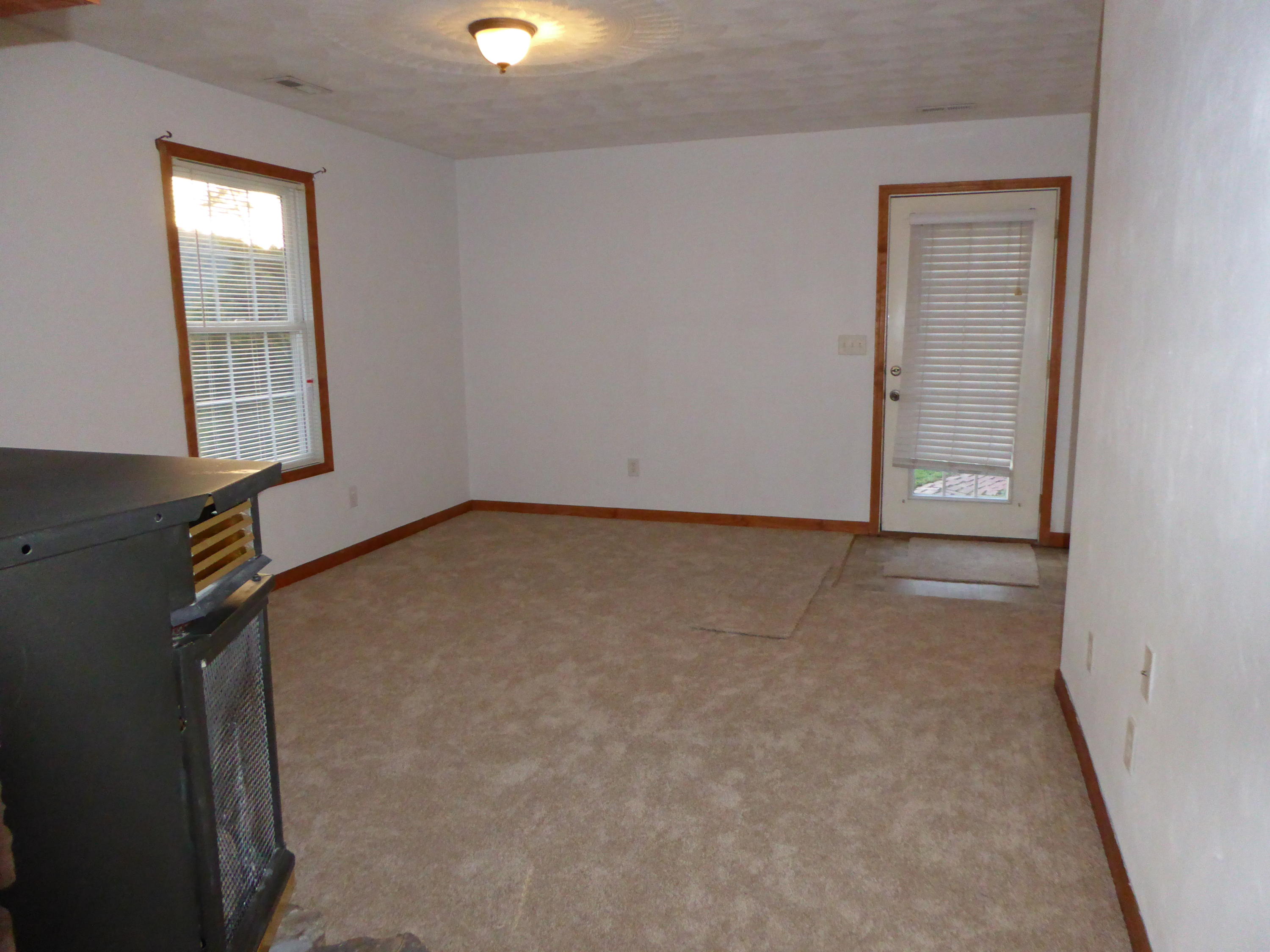 3062 Saunders Road Vinton, VA 24179 - Photo 4 of 40 an empty room with windows