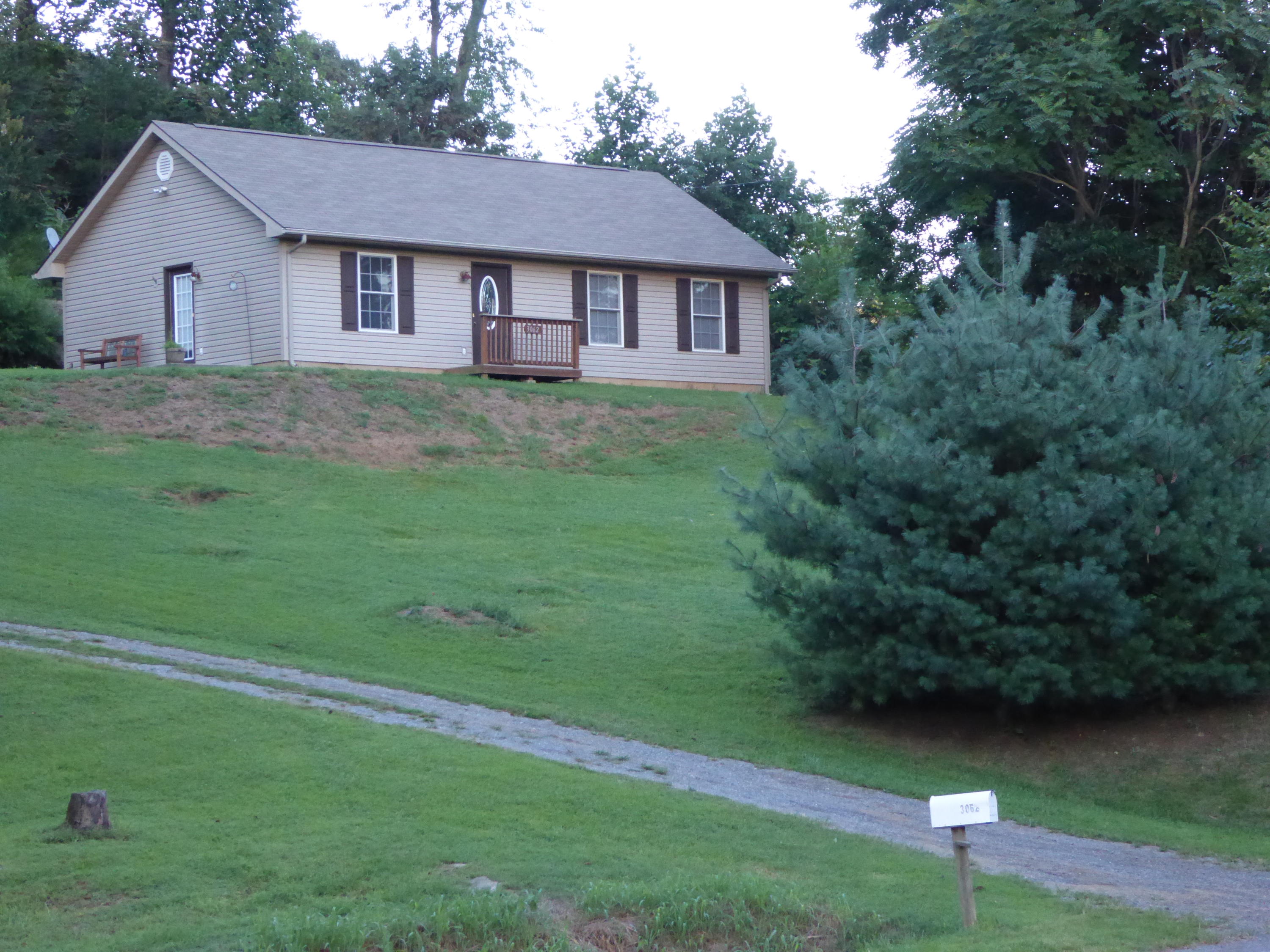 3062 Saunders Road Vinton, VA 24179 - Photo 39 of 40 a house view with a garden space