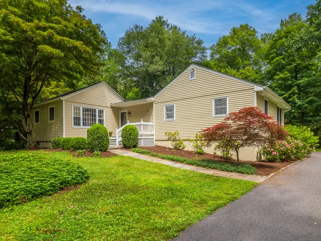 $950,000 | 322 Mountain Road, Wilton, CT 06897