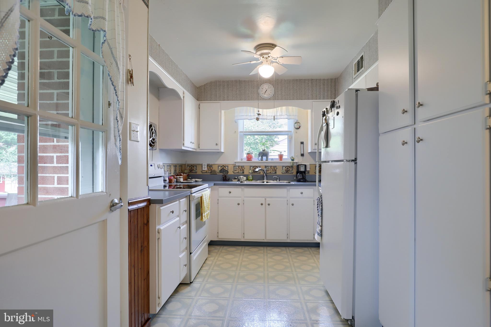 2365 Sycamore Road York, PA 17408 - Photo 9 of 36