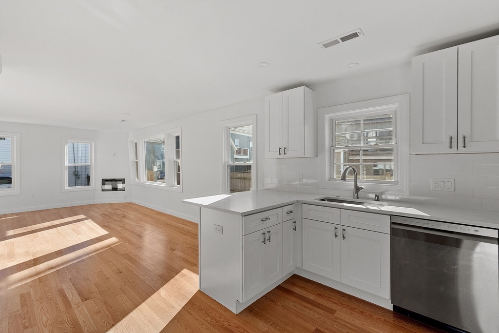 55 Mansfield Street Gloucester, MA 01930 - Photo 17 of 30