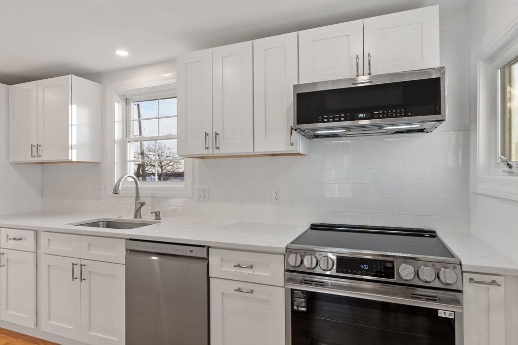 55 Mansfield Street Gloucester, MA 01930 - Photo 5 of 30