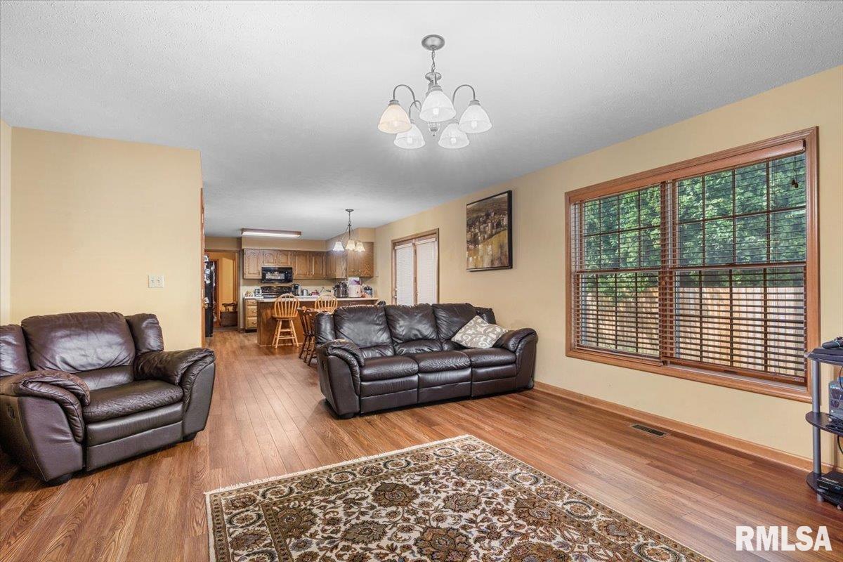 8033 Wilson Terrace Springfield, IL 62712 - Photo 6 of 40