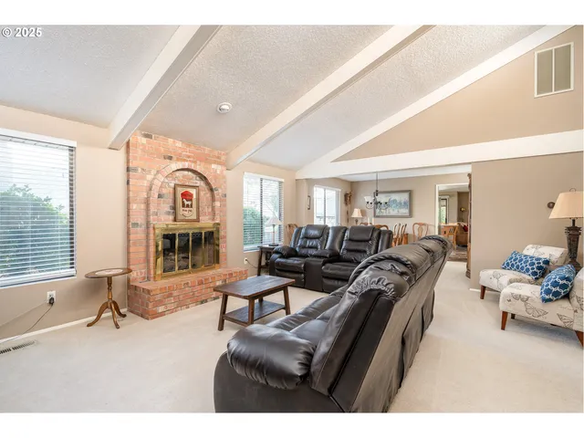 $530,000 | 2014 Northeast 148th Place, Portland, OR 97230