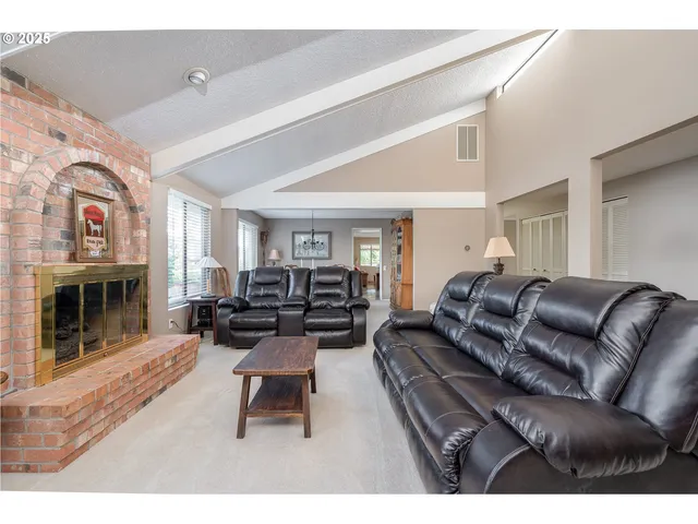 $530,000 | 2014 Northeast 148th Place, Portland, OR 97230