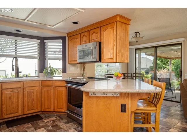 $530,000 | 2014 Northeast 148th Place, Portland, OR 97230
