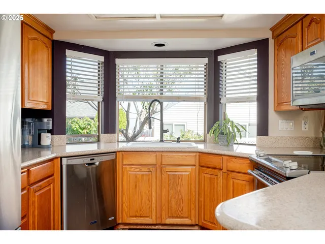 $530,000 | 2014 Northeast 148th Place, Portland, OR 97230