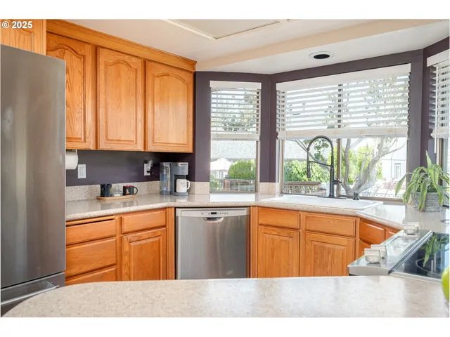 $530,000 | 2014 Northeast 148th Place, Portland, OR 97230
