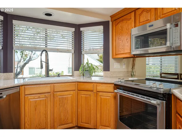 $530,000 | 2014 Northeast 148th Place, Portland, OR 97230