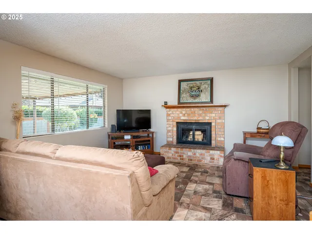 $530,000 | 2014 Northeast 148th Place, Portland, OR 97230