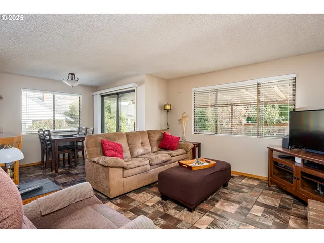 $530,000 | 2014 Northeast 148th Place, Portland, OR 97230
