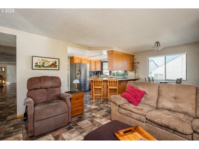 $530,000 | 2014 Northeast 148th Place, Portland, OR 97230