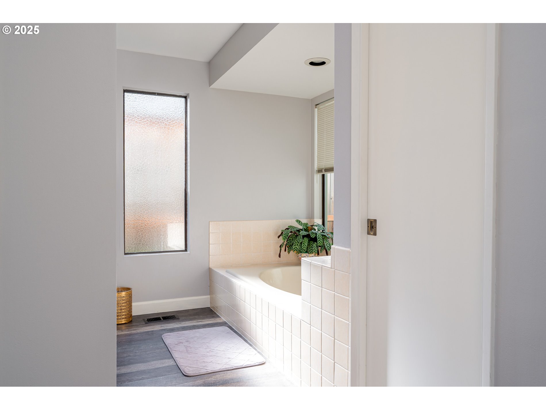 2014 Northeast 148th Place Portland, OR 97230 - Photo 32 of 43