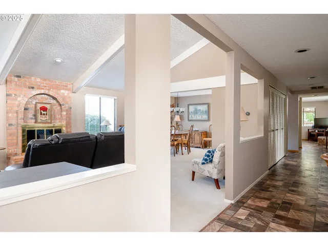 $530,000 | 2014 Northeast 148th Place, Portland, OR 97230