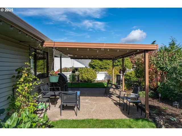 $530,000 | 2014 Northeast 148th Place, Portland, OR 97230