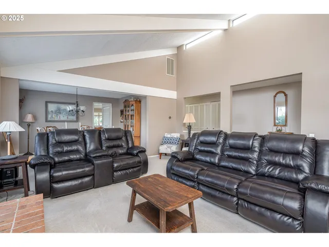 $530,000 | 2014 Northeast 148th Place, Portland, OR 97230