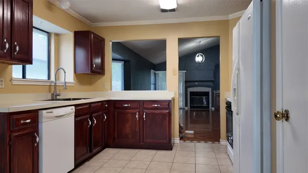 $2,000 | 12331 Yarmont Way, Austin, TX 78753