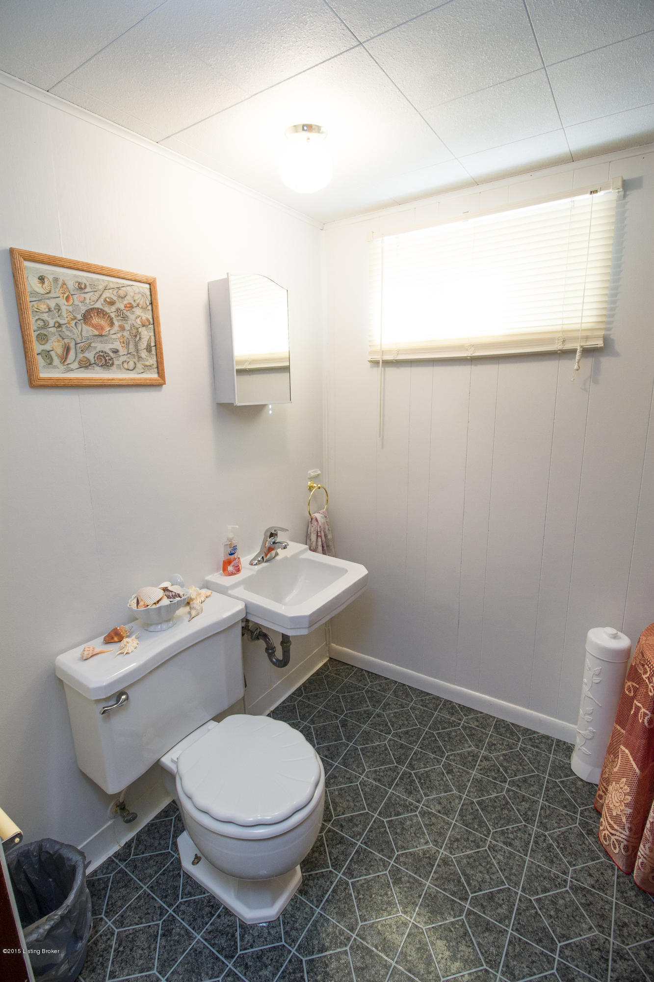 5403 Rolling Ridge Road Louisville, KY 40214 - Photo 13 of 21 11_02_15_5403_RollingRidgeRd_22