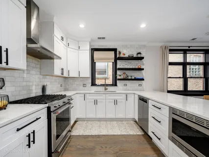 $649,000 | 4040 North Mozart Street, Unit 2, Chicago, IL 60618