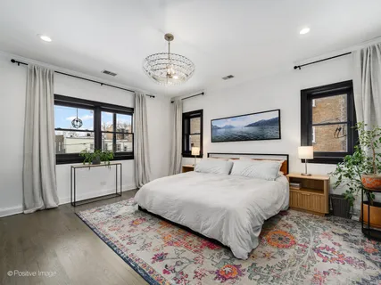 $649,000 | 4040 North Mozart Street, Unit 2, Chicago, IL 60618