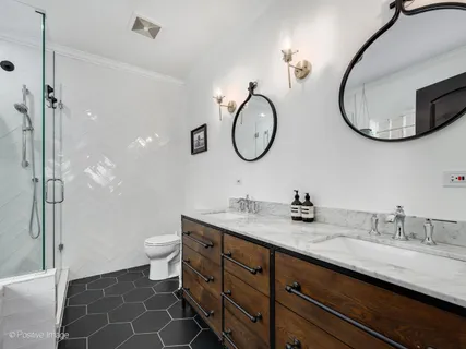 $649,000 | 4040 North Mozart Street, Unit 2, Chicago, IL 60618