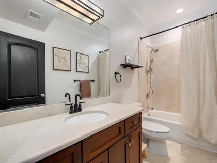 $649,000 | 4040 North Mozart Street, Unit 2, Chicago, IL 60618