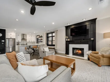 $649,000 | 4040 North Mozart Street, Unit 2, Chicago, IL 60618