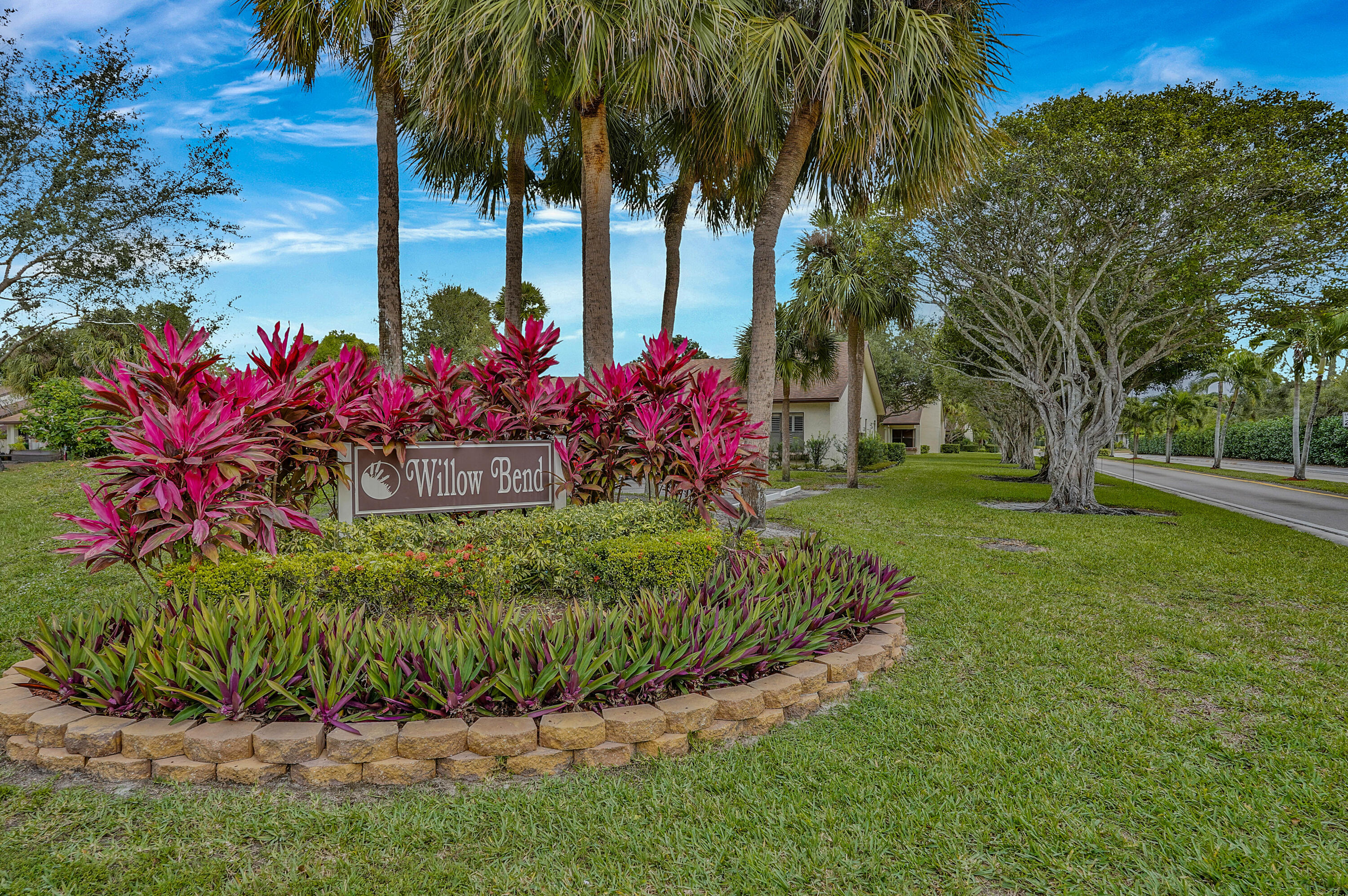 7512 Ace Road North Lake Worth, FL 33467 - Photo 20 of 25 a view of a garden with a flower garden