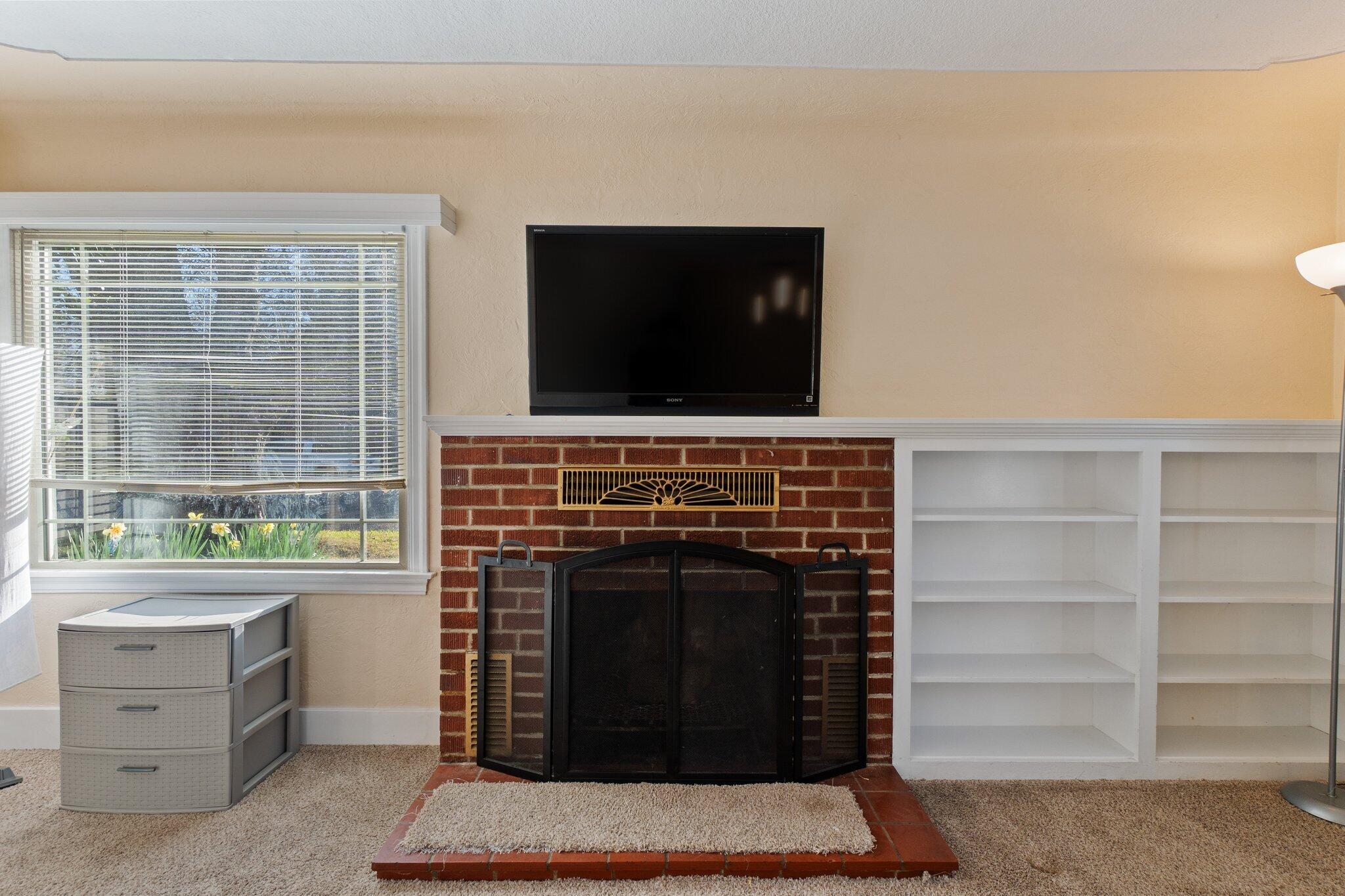 686 Coronado Street Redding, CA 96003 - Photo 11 of 39 a living room with furniture and a fireplace