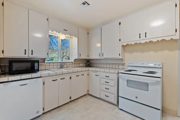 $335,000 | 686 Coronado Street, Redding, CA 96003