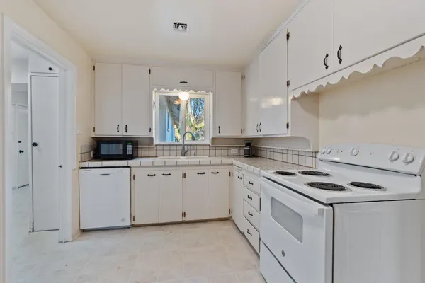 $335,000 | 686 Coronado Street, Redding, CA 96003