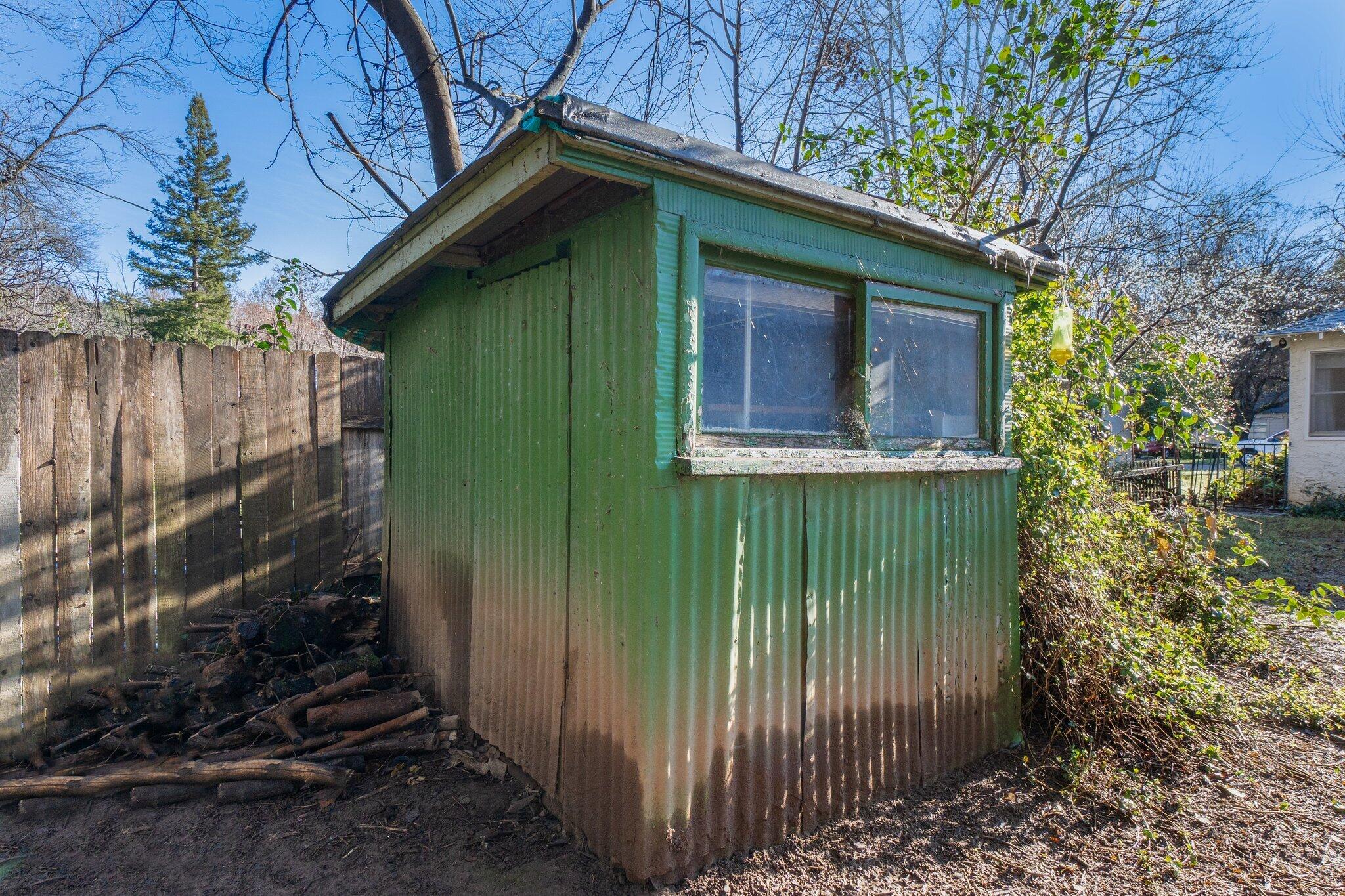 686 Coronado Street Redding, CA 96003 - Photo 30 of 39 a backyard of a house with lots of green space