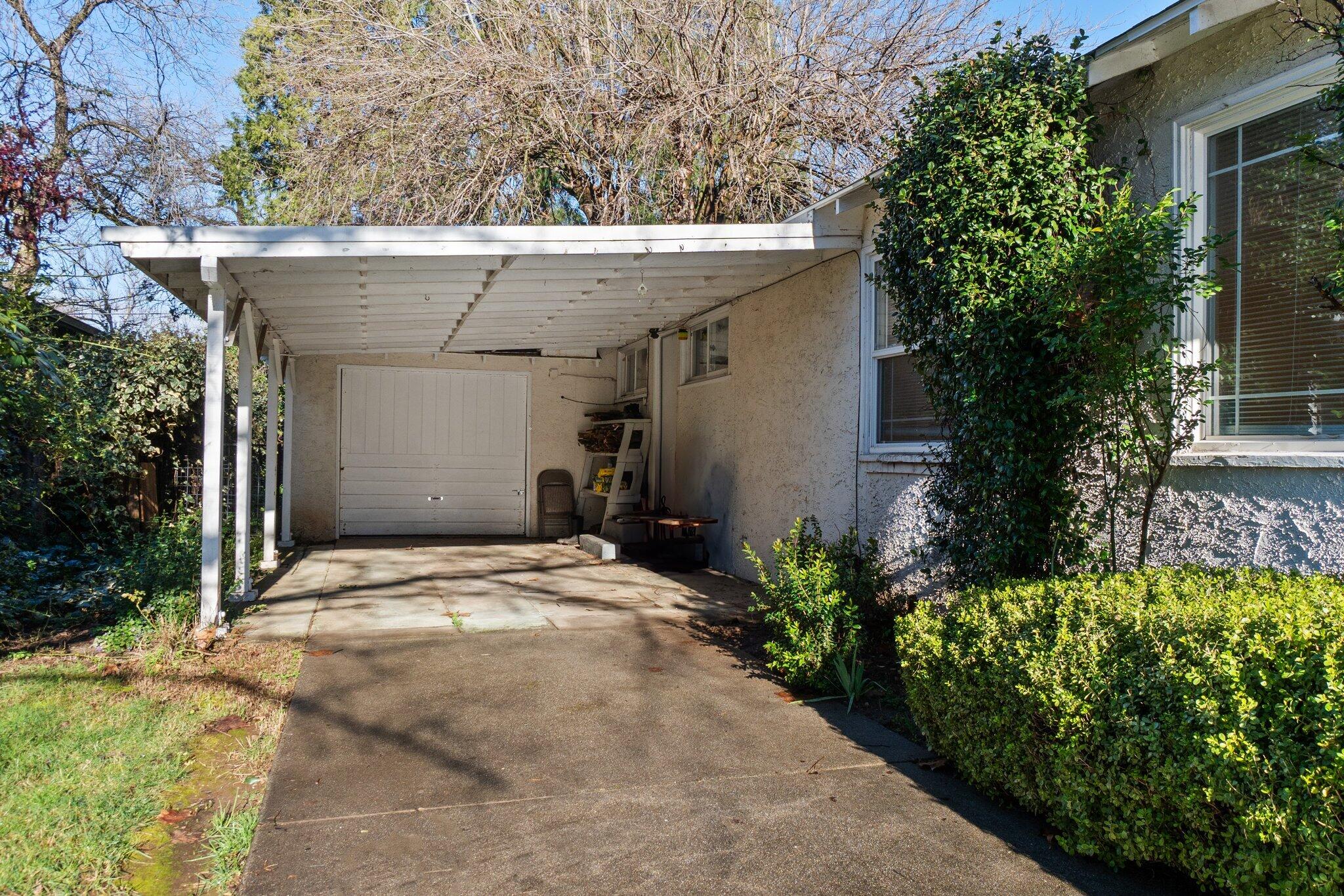 686 Coronado Street Redding, CA 96003 - Photo 4 of 39 a view of a house with potted plants