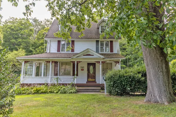 $210,000 | 14 Main Street, East Hampton, CT 06424