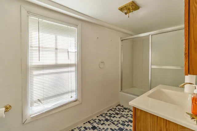 $210,000 | 14 Main Street, East Hampton, CT 06424