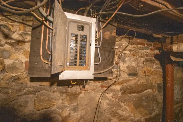 $210,000 | 14 Main Street, East Hampton, CT 06424