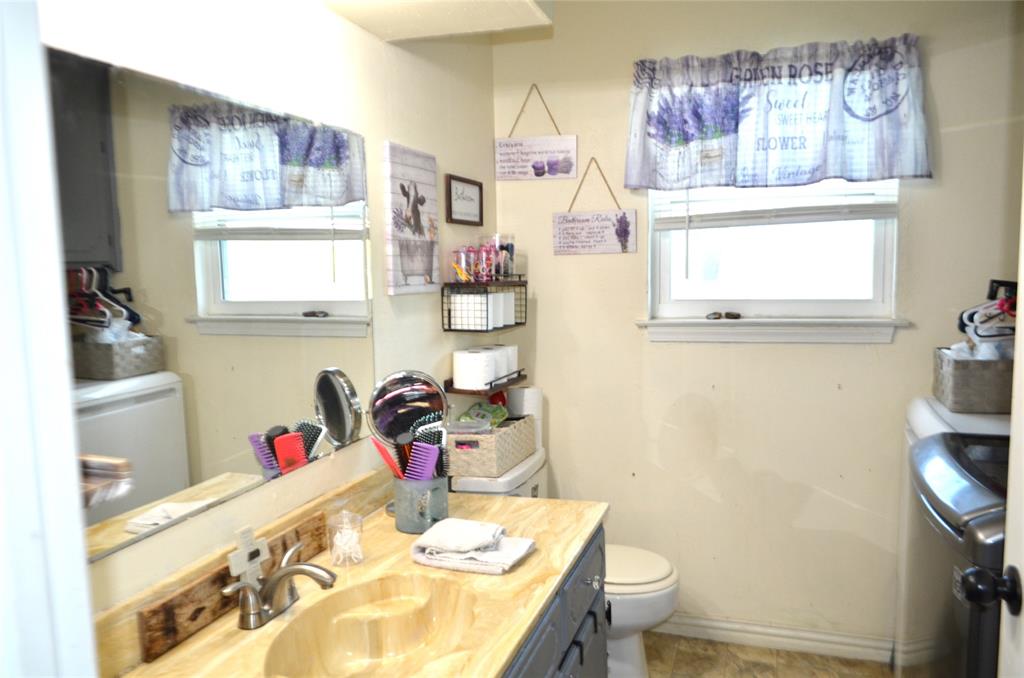 7331 Taylor Ranch Loop Kaufman, TX 75142 - Photo 8 of 34 a bathroom with a sink toilet and mirror