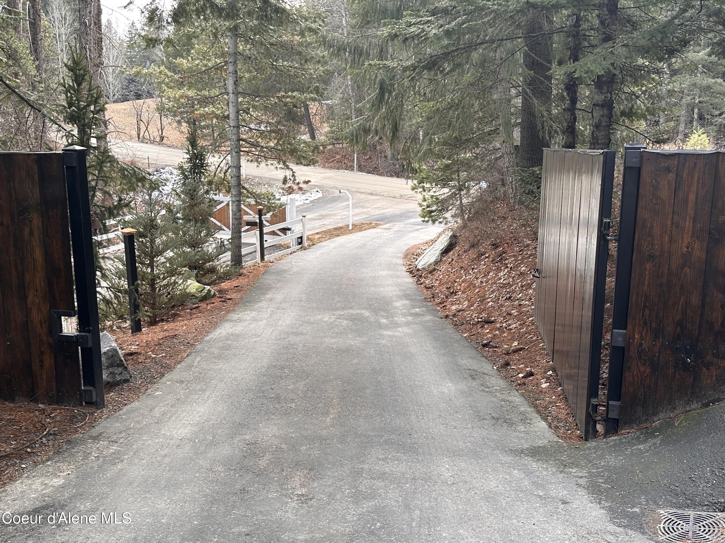 2727 Selkirk Road Sandpoint, ID 83864 - Photo 2 of 68 DowntheDriveway