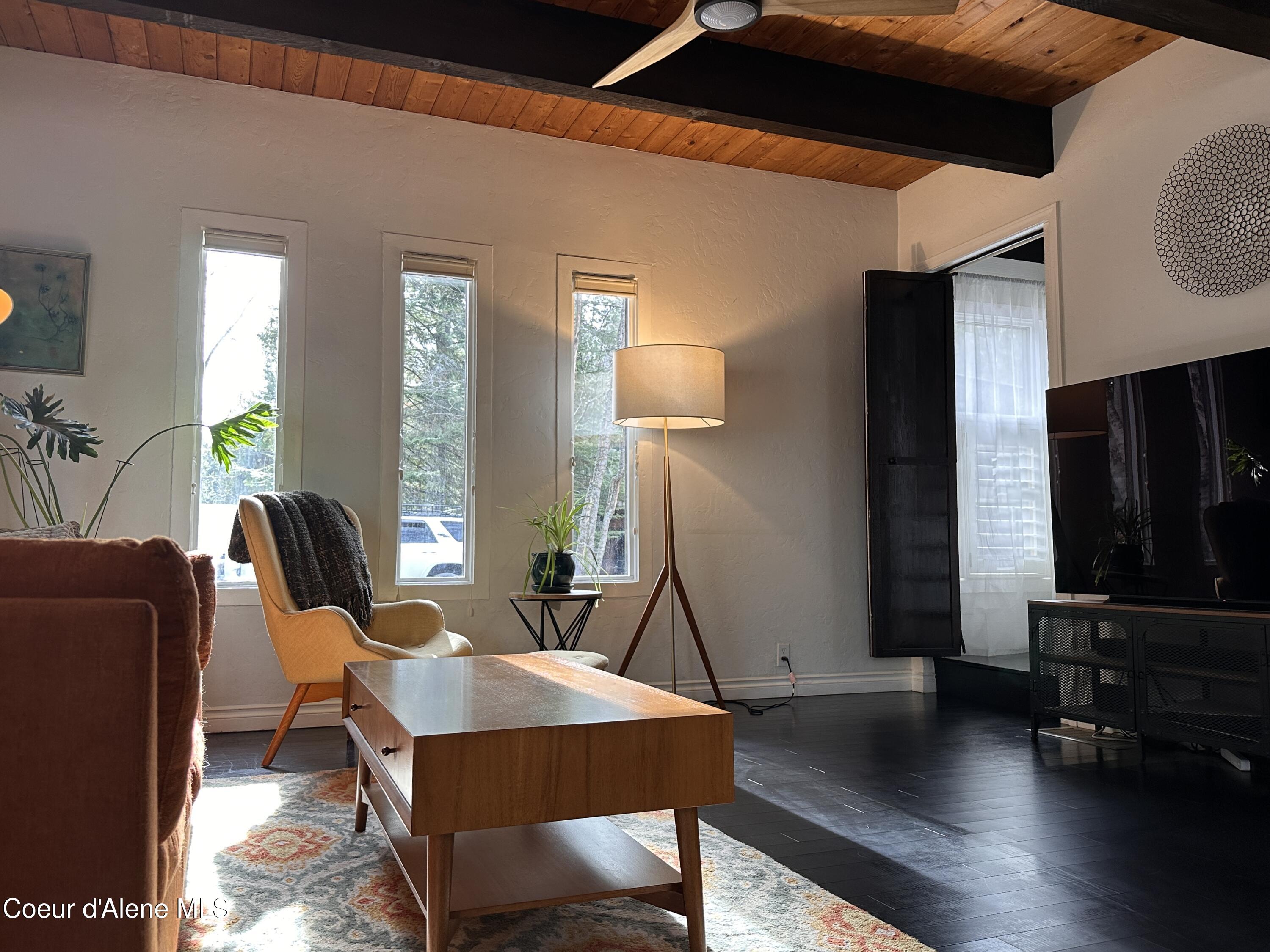 2727 Selkirk Road Sandpoint, ID 83864 - Photo 24 of 68 FrontDoortoStairway